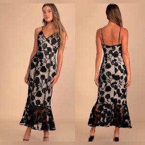 Lulus Alluring Dream Black Floral Mesh Lace Trumpet Midi Dress in Black Small